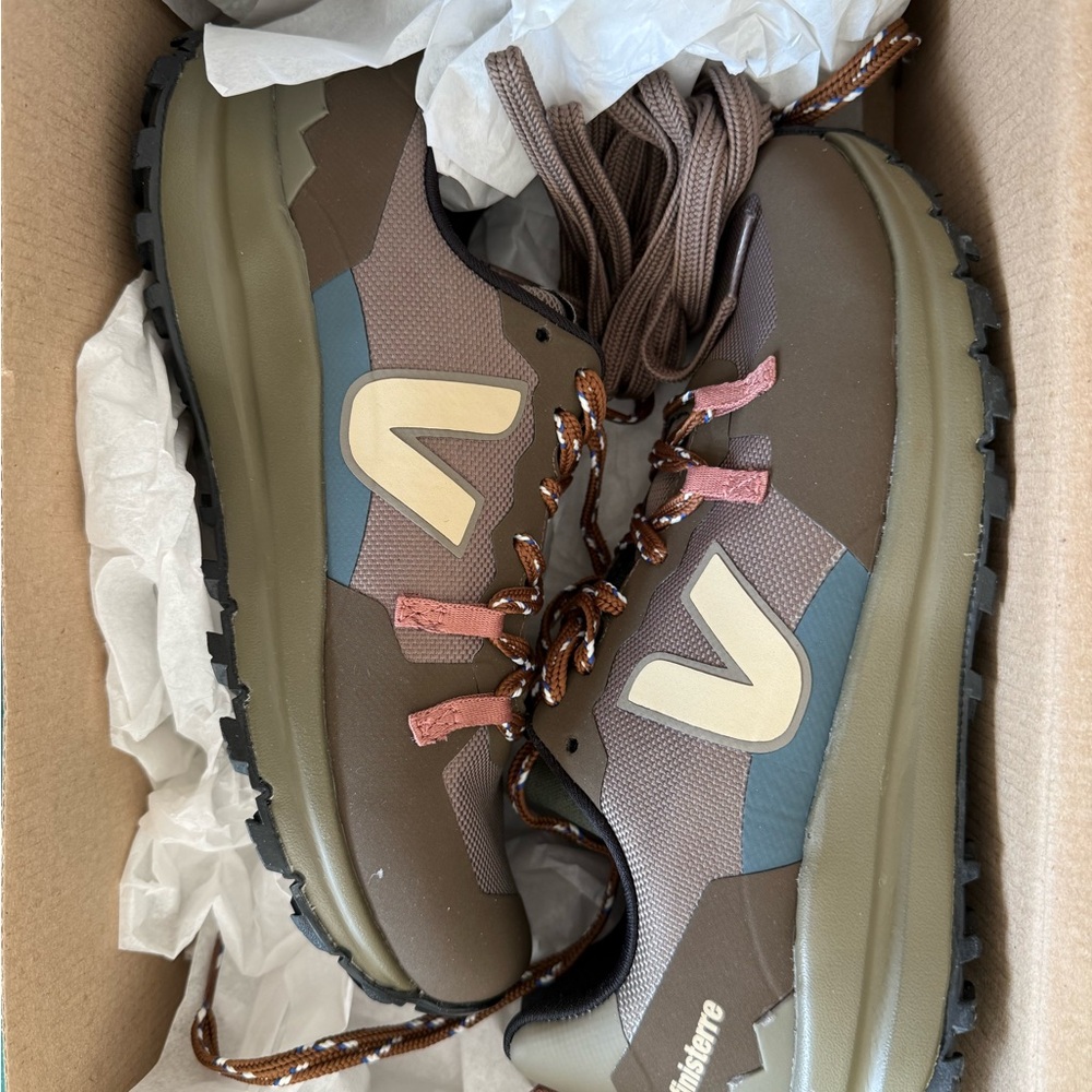 NWT: Veja Finisterre Adventure Shoe Basalte Almond EU 38 Women’s (orig. $22) nwt